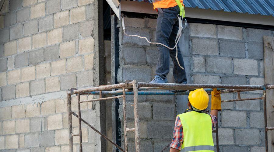 Professional gutter cleaning in Evans, WA